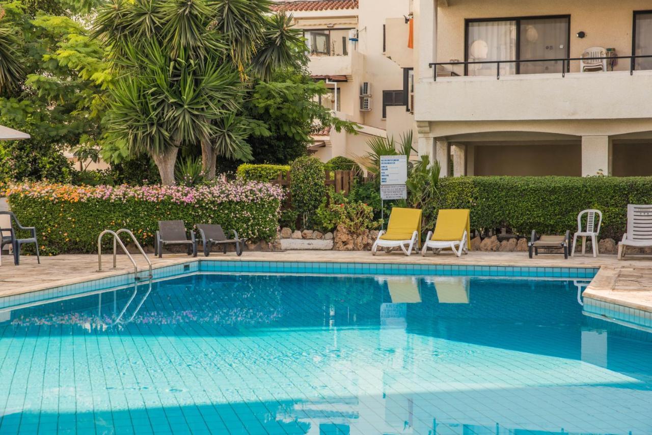 One Bedroom Apartment In Paphos In Good Location ภายนอก รูปภาพ
