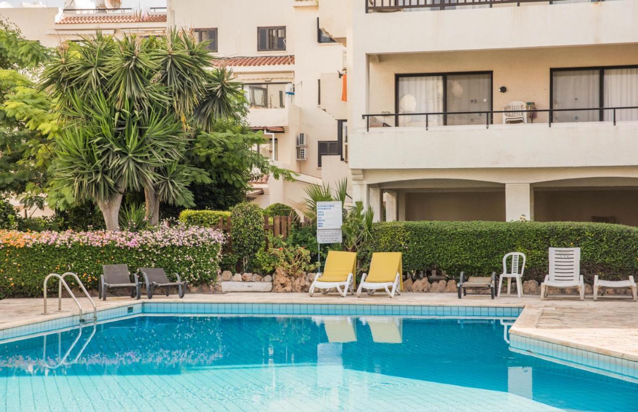 One Bedroom Apartment In Paphos In Good Location ภายนอก รูปภาพ