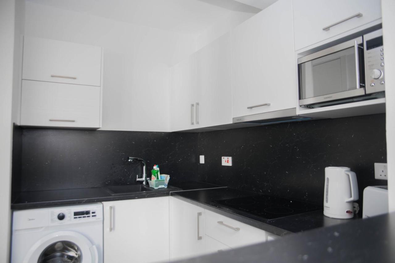 One Bedroom Apartment In Paphos In Good Location ภายนอก รูปภาพ