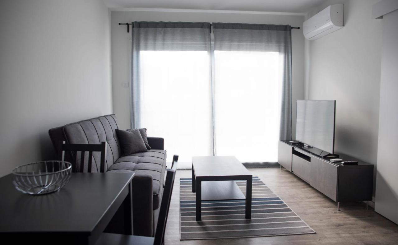 One Bedroom Apartment In Paphos In Good Location ภายนอก รูปภาพ